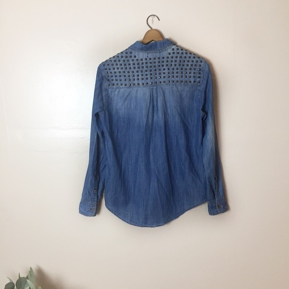 [BDG] Chambray Studded Shoulder Button Down Top - Picture 8 of 10
